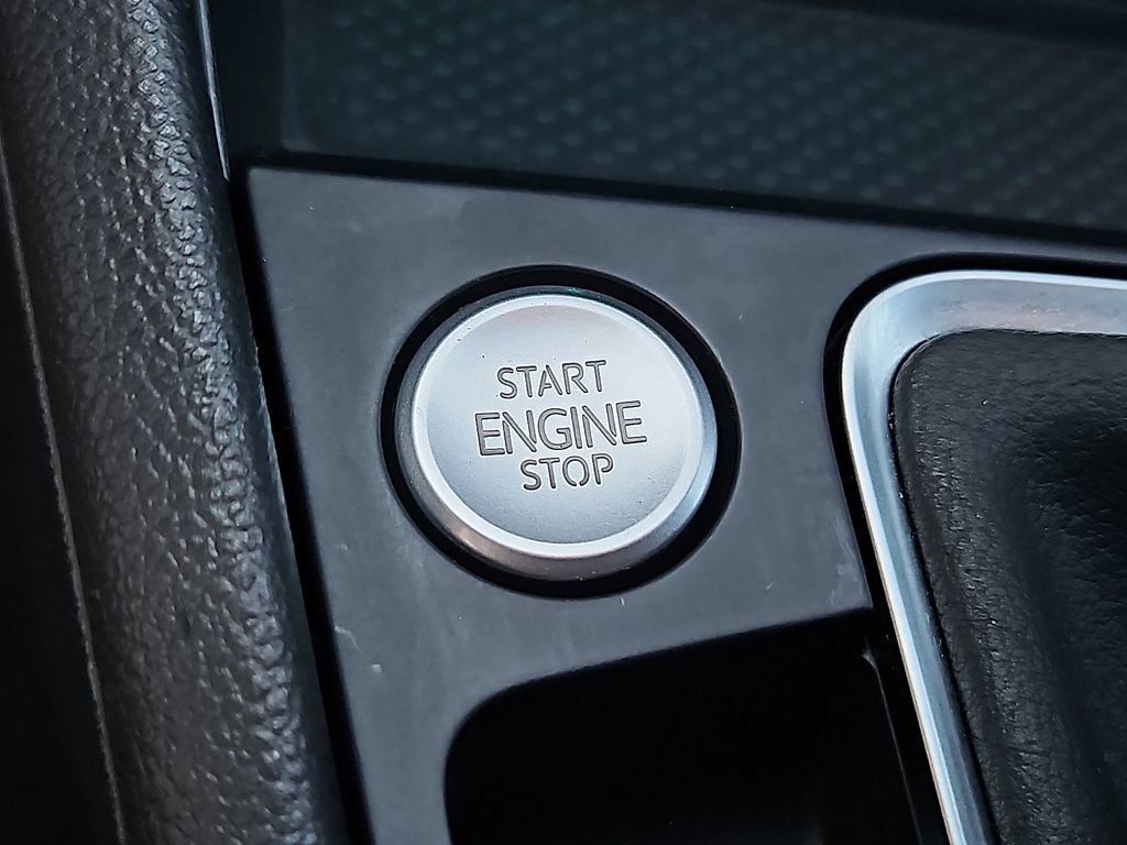 Certified 2025 Volkswagen Jetta SEL FWD image 23