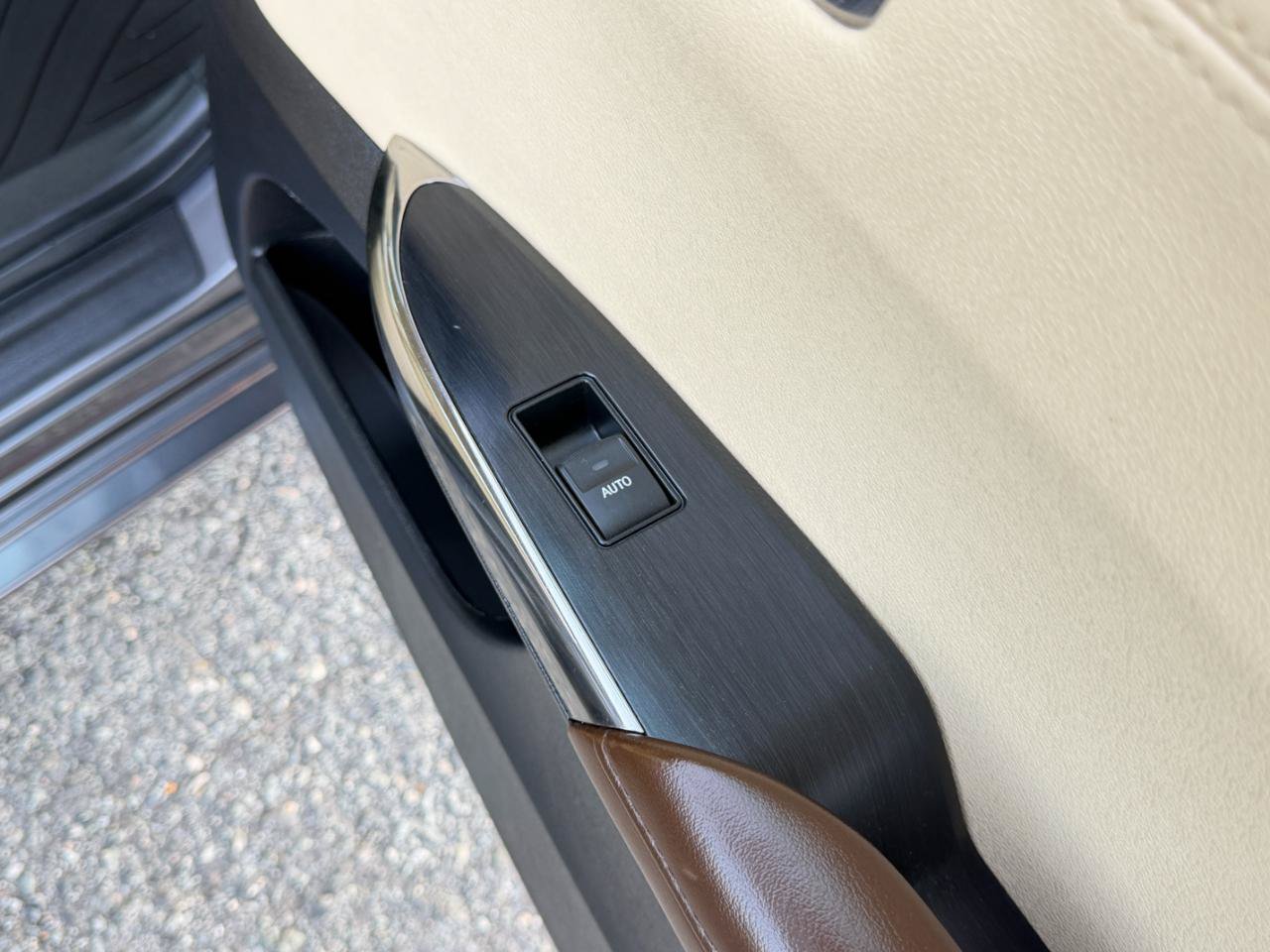 Used 2016 Toyota Avalon XLE Premium FWD image 40