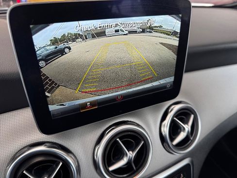 Used 2018 Mercedes-Benz GLA 250 4MATIC image 20