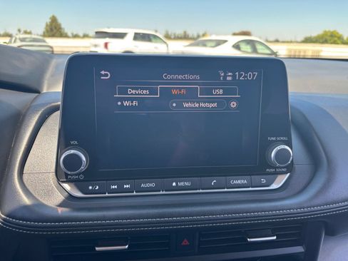 Used 2025 Nissan Rogue SV FWD image 19