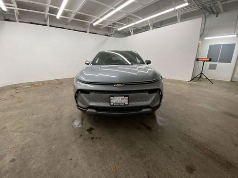 Used 2025 Chevrolet Equinox EV LT w/ Convenience Package image 9