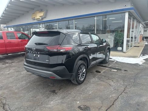 Used 2023 Nissan Rogue S image 4