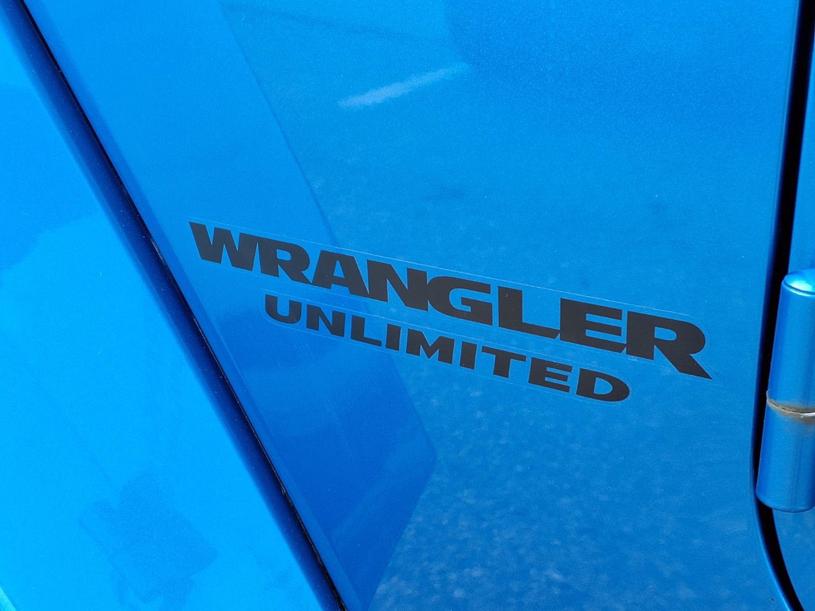 Used 2015 Jeep Wrangler Unlimited Sahara AWD/4WD image 9