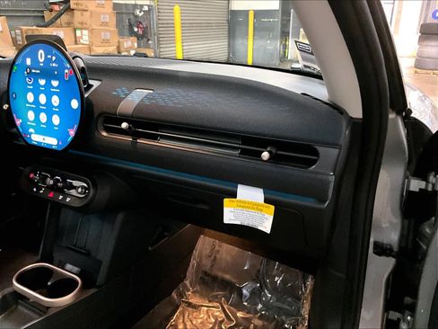 Used 2025 MINI Cooper 2-Door Hardtop image 18