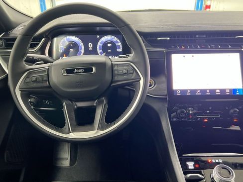 New 2025 Jeep Grand Cherokee Limited w/ Black Appearance Package image 20