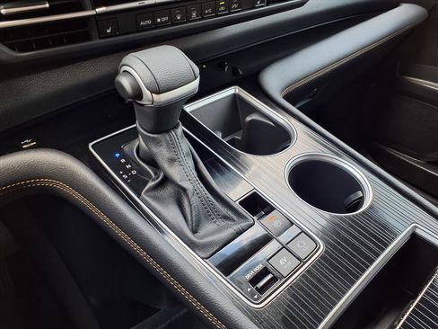 Used 2025 Toyota Sienna XLE Woodland Edition image 13