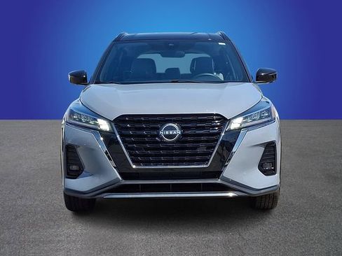 Used 2023 Nissan Kicks SR w/ SR Premium Package FWD image 2