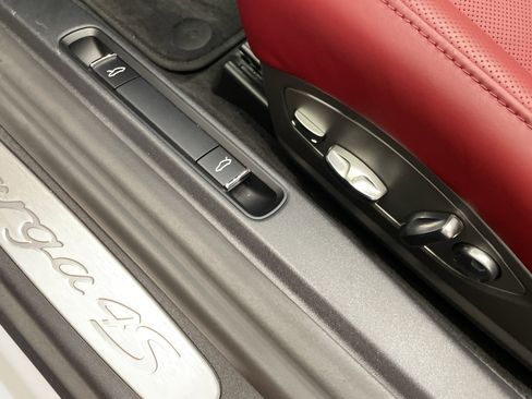 Used 2019 Porsche 911 Targa 4S image 18