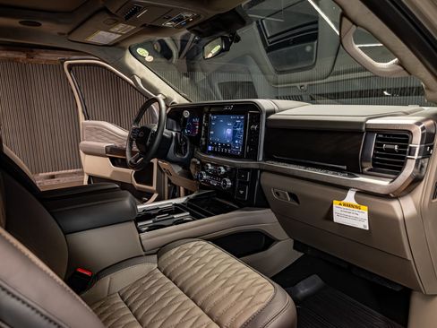 Used 2026 Ford F450 Platinum w/ Platinum Plus Package image 17