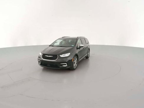 New 2026 Chrysler Pacifica Pinnacle image 3