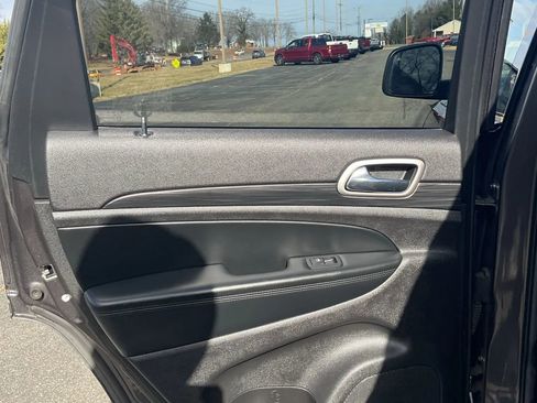 Used 2020 Jeep Grand Cherokee Altitude image 47