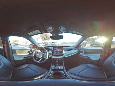 Used 2025 Jeep Compass Limited image 42