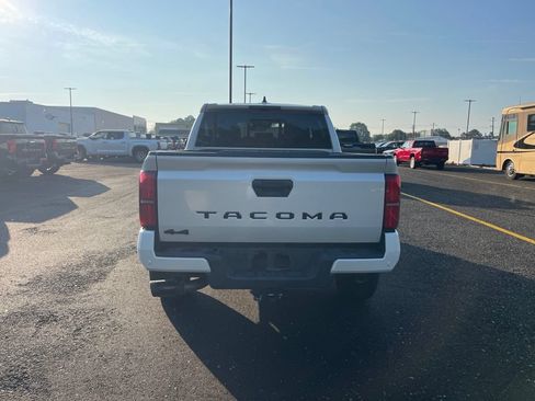 Used 2024 Toyota Tacoma TRD Sport w/ TRD Sport Upgrade Package AWD/4WD image 4