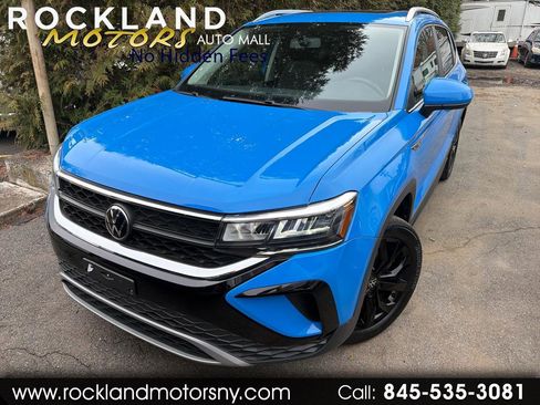 Used 2022 Volkswagen Taos SE w/ Panoramic Sunroof Package image 1