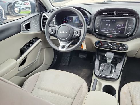 Used 2022 Kia Soul LX FWD image 6