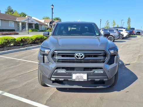 Certified 2025 Toyota Tacoma SR5 w/ SR5 Upgrade Package AWD/4WD image 29
