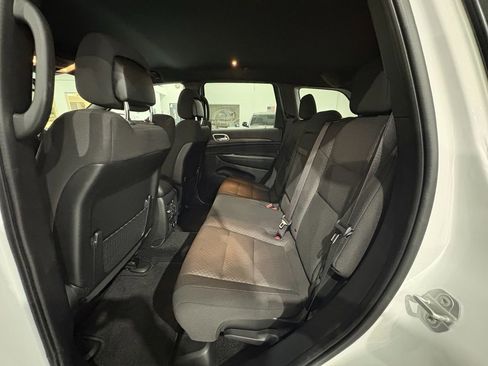 Used 2022 Jeep Grand Cherokee Laredo E w/ Security & Convenience Group AWD/4WD image 34