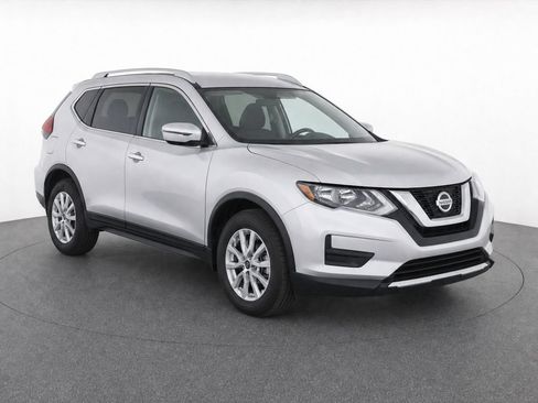 Used 2017 Nissan Rogue SV FWD image 2
