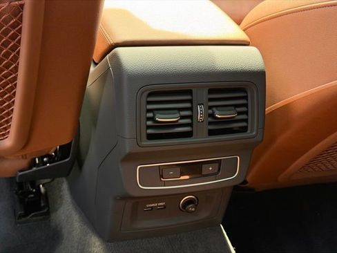 Used 2024 Audi Q5 e Premium Plus w/ Premium Plus Package image 16