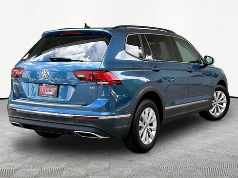 Used 2018 Volkswagen Tiguan SE w/ Panoramic Sunroof Package FWD image 6