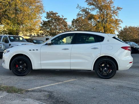 Used 2017 Maserati Levante Sport Utility 4D image 3