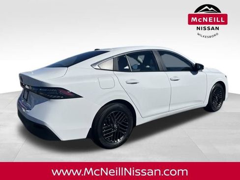 New 2026 Nissan Sentra SV image 7