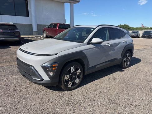 Used 2025 Hyundai Kona SEL FWD image 3
