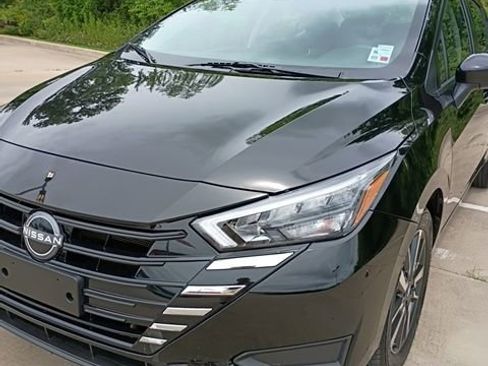 Used 2025 Nissan Versa SV FWD image 1