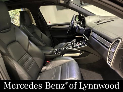 Used 2020 Porsche Cayenne Turbo AWD/4WD image 20