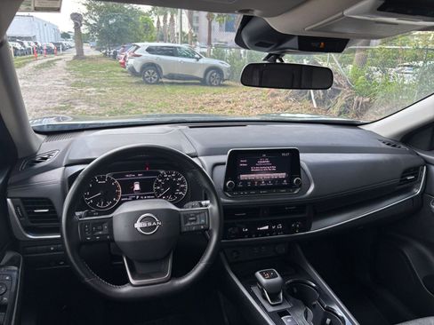 Used 2025 Nissan Rogue SV FWD image 35