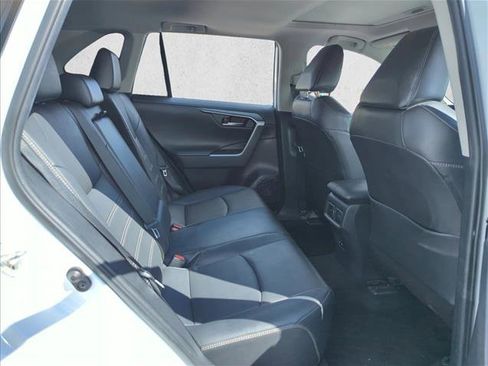 Used 2019 Toyota RAV4 Limited image 18
