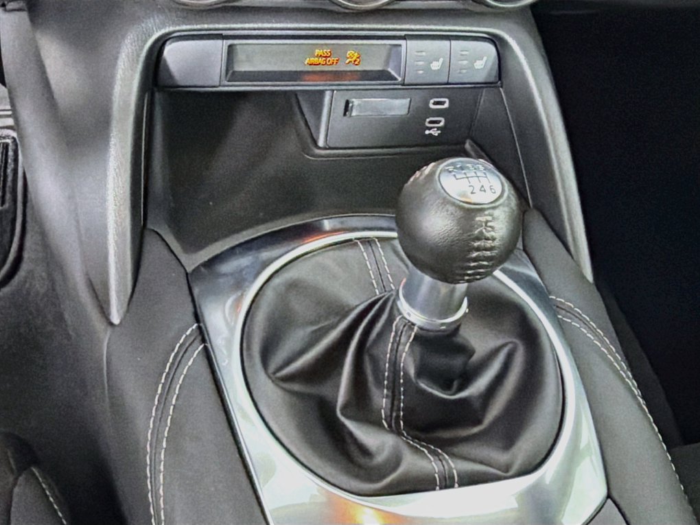 Used 2025 MAZDA MX-5 Miata Club RWD image 22