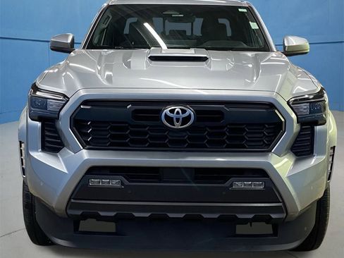 Used 2024 Toyota Tacoma TRD Sport image 4