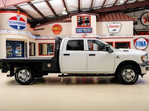 Used 2024 RAM 2500 Tradesman w/ Chrome Appearance Group AWD/4WD image 10