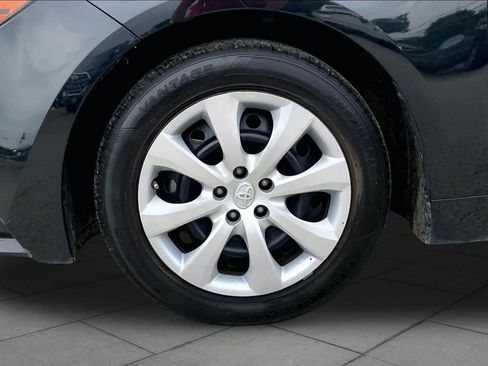 Used 2022 Toyota Corolla LE FWD image 11