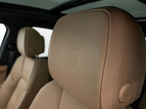 Certified 2024 Porsche Macan AWD/4WD image 18