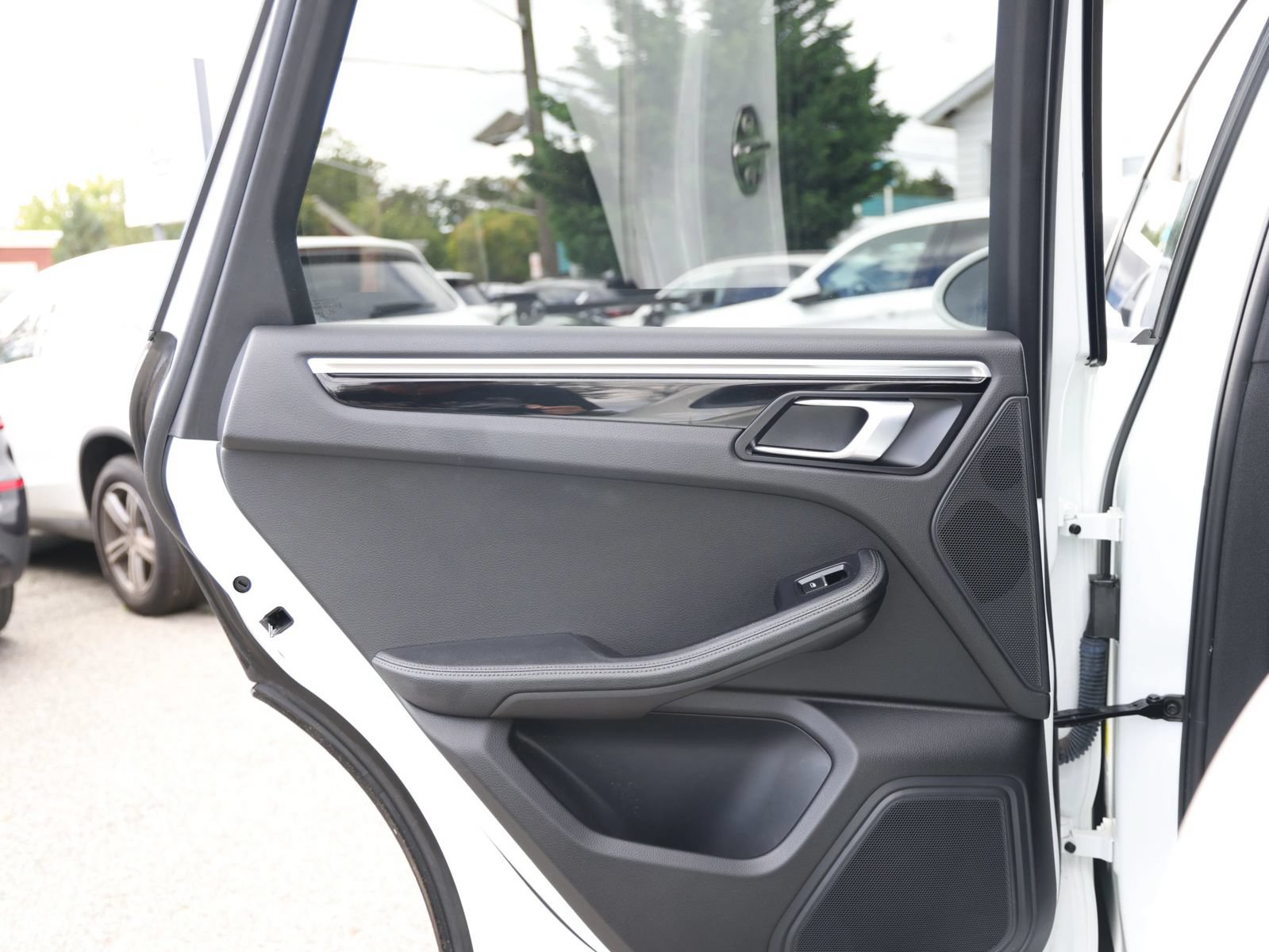 Used 2019 Porsche Macan AWD/4WD image 29