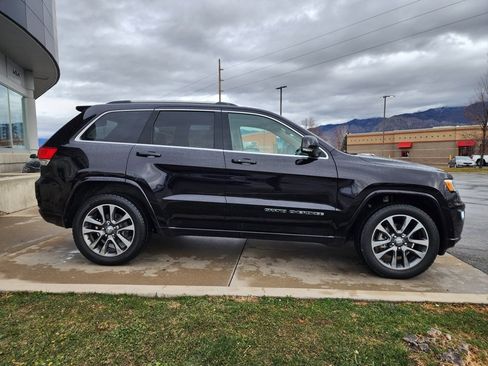 Used 2018 Jeep Grand Cherokee Overland image 4