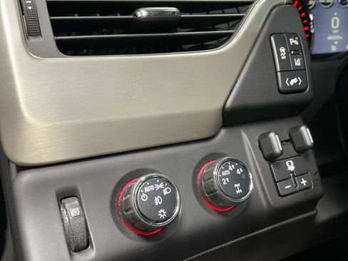 Used 2015 GMC Yukon Denali image 8