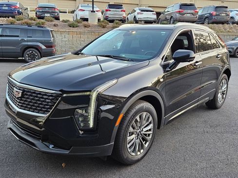 Used 2025 Cadillac XT4 Premium Luxury image 3
