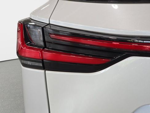 Used 2024 Lexus NX 250 FWD w/ Towing Package (2000 Lbs) image 21