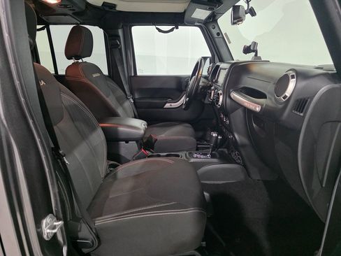 Used 2016 Jeep Wrangler Unlimited Sahara w/ Dual Top Group image 17