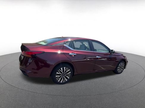 Used 2025 Nissan Altima 2.5 SV FWD image 15