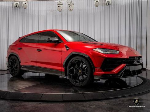 Used 2023 Lamborghini Urus Performante AWD/4WD image 2