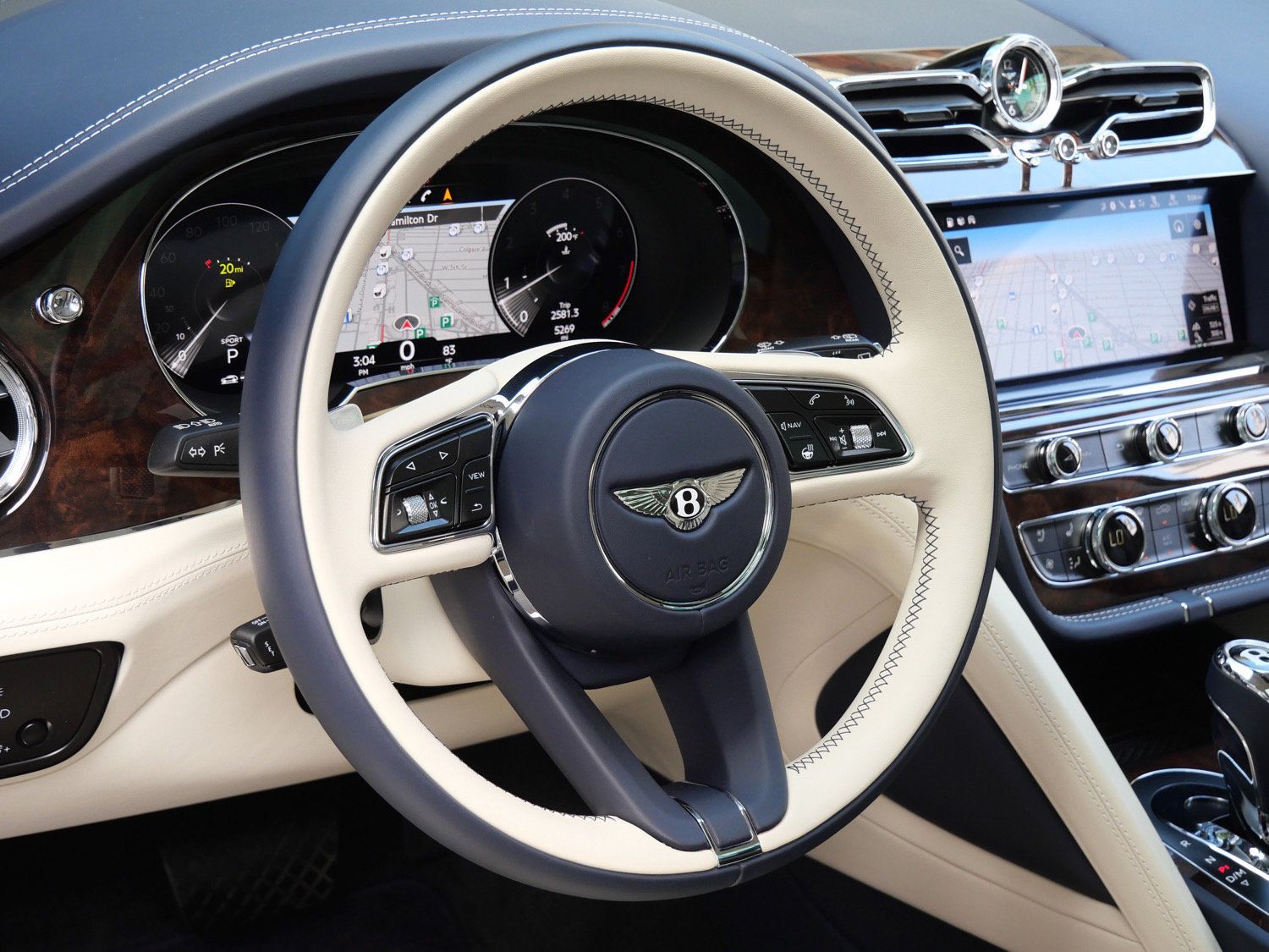Used 2023 Bentley Bentayga Extended Wheelbase AWD/4WD image 13