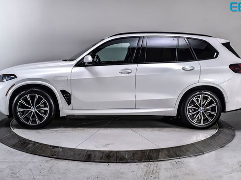 Used 2023 BMW iX xDrive50 w/ Sport Package AWD/4WD image 26