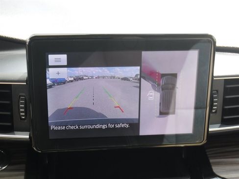 Used 2023 Ford Explorer Limited image 18