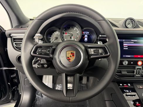 Certified 2026 Porsche Macan AWD/4WD image 31