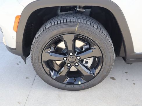 New 2025 Jeep Grand Cherokee L Limited w/ Luxury Tech Group II image 20