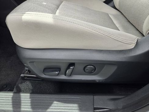 Used 2025 Nissan Rogue SV FWD image 15